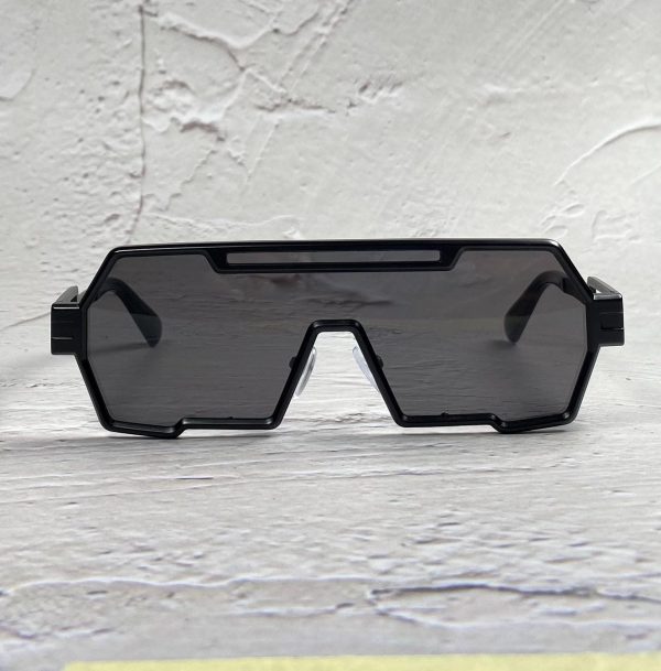 Futuristic large frame one-piece sunglasses