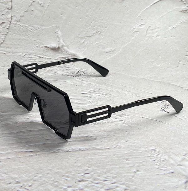 Futuristic large frame one-piece sunglasses - Image 6