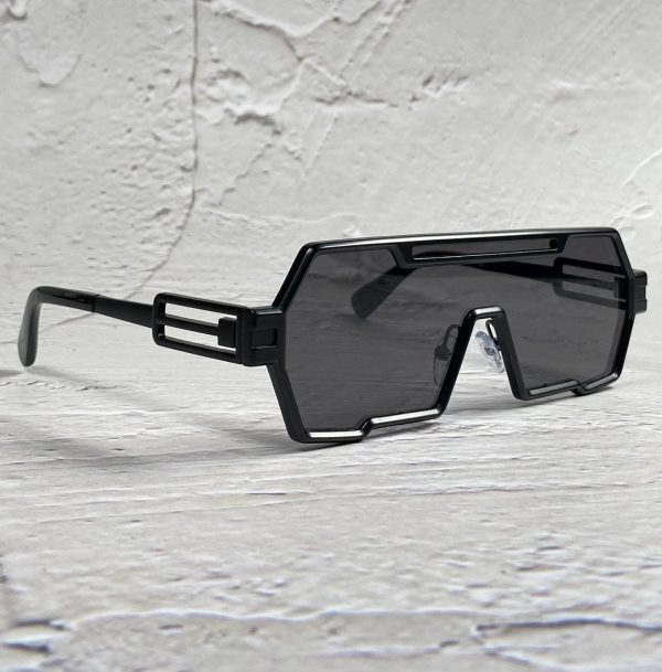 Futuristic large frame one-piece sunglasses - Image 4