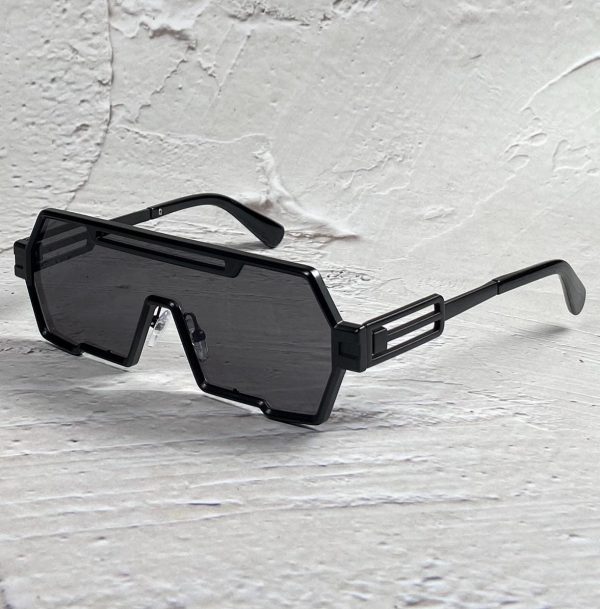 Futuristic large frame one-piece sunglasses - Image 3