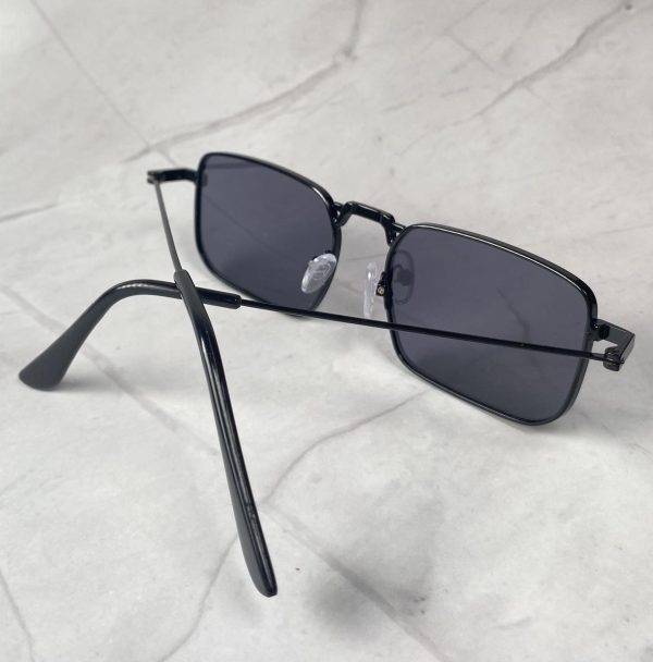 Trendy Metal Frame Sunglasses - Image 7