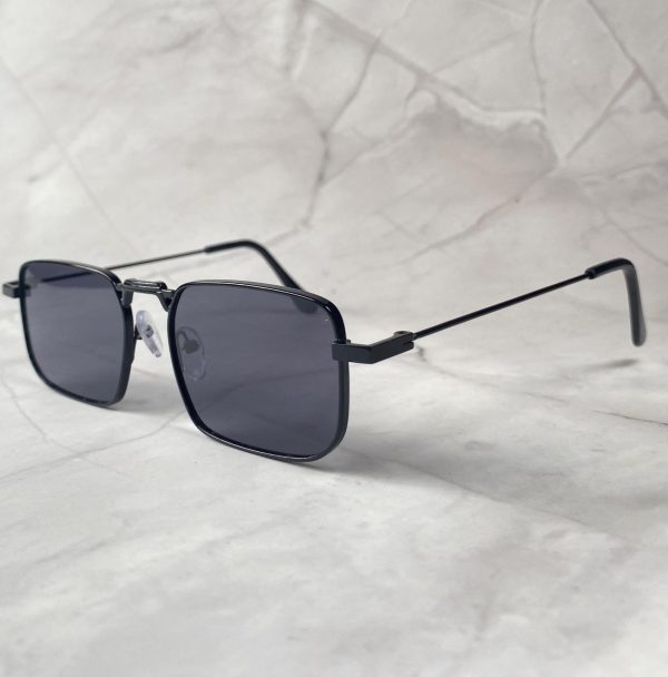 Trendy Metal Frame Sunglasses - Image 6