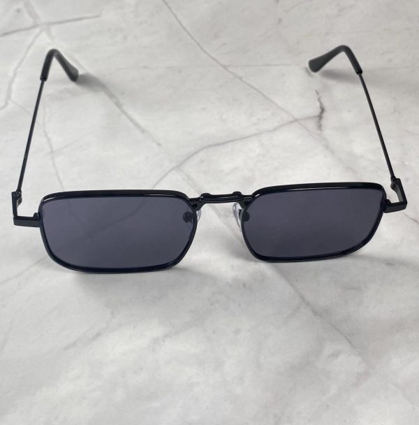 Trendy Metal Frame Sunglasses - Image 5