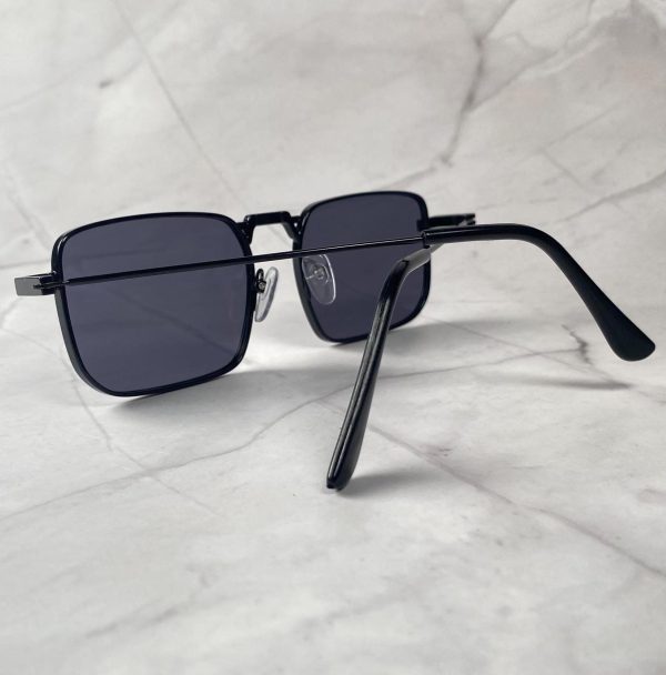 Trendy Metal Frame Sunglasses - Image 2